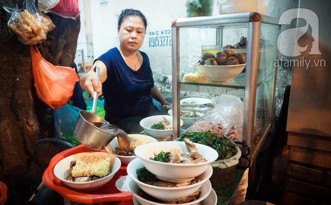 Vào phố đi bộ chơi ngày cuối tuần chuyển lạnh, đây là 6 quán ăn tối bình dân nhưng cực ngon nên thử - Ảnh 3.