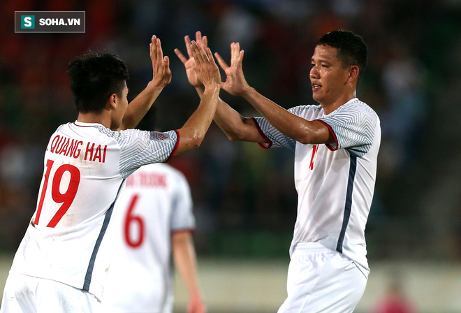 Anh Đức tiết lộ cách tuyển thủ Việt Nam chiến đấu với cơn sốt vé AFF Cup - Ảnh 1.