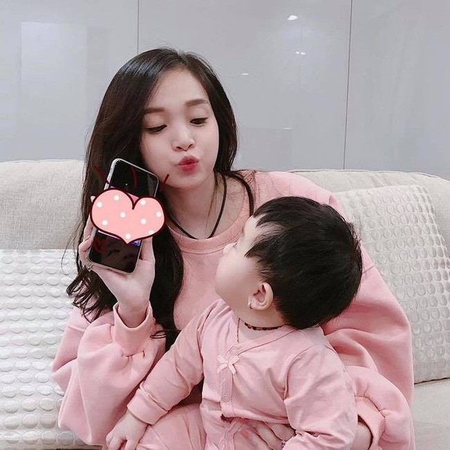 Khoe vóc dáng cực chuẩn sau 6 tháng sinh em bé thứ 2, hot mom Ngọc Mon nhận được cơn mưa lời khen từ MXH - Ảnh 2.