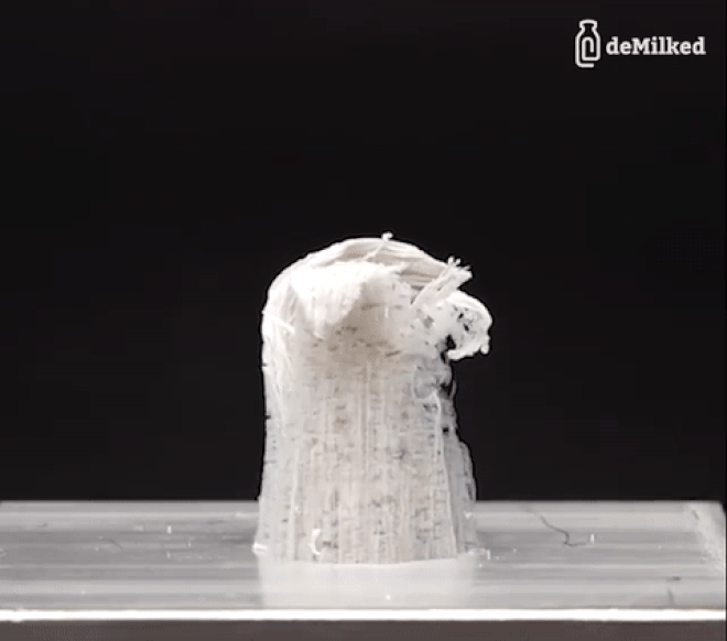 Thí nghiệm siêu ảo: Nhỏ một giọt dung dịch này lên tấm nhôm, quái vật địa ngục sẽ mọc lên - Ảnh 2. Thí nghiệm siêu ảo: Nhỏ một giọt dung dịch này lên tấm nhôm, quái vật địa ngục sẽ mọc lên - Ảnh 2.