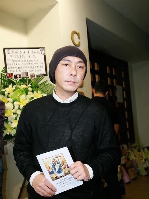 Netizen phẫn nộ vì tang lễ Lam Khiết Anh vừa kết thúc, hoa tươi đã bị vứt hoặc đem bán lại - Ảnh 4.