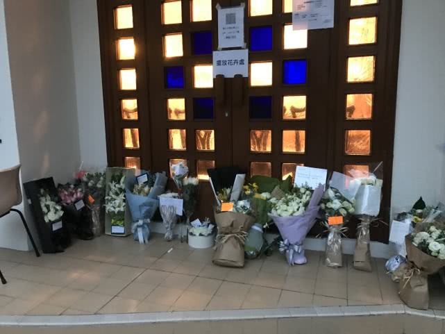 Netizen phẫn nộ vì tang lễ Lam Khiết Anh vừa kết thúc, hoa tươi đã bị vứt hoặc đem bán lại - Ảnh 5.