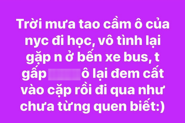 Chạm mặt ex khi đang cầm ô người ấy tặng cô gái liền cất đi, hỏi khó: Thế đang mặc váy him tặng thì làm sao? - Ảnh 1.