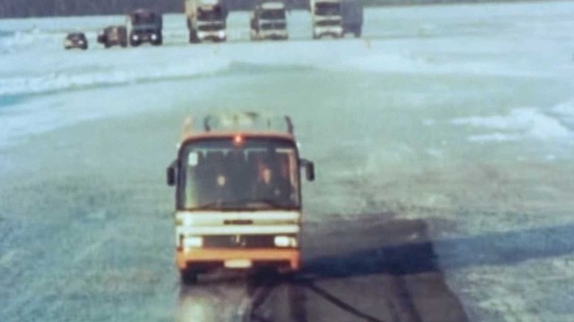 Đây là cách Mercedes-Benz từng thử phanh ABS trên xe bus và xe tải cách đây 40 năm - Ảnh 1.