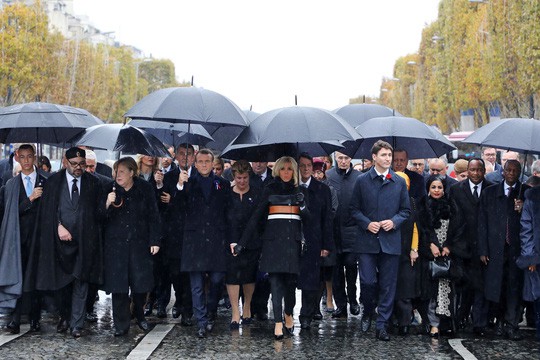 Lời cảnh báo từ chuyến viếng thăm Paris của ông Trump - Ảnh 1.