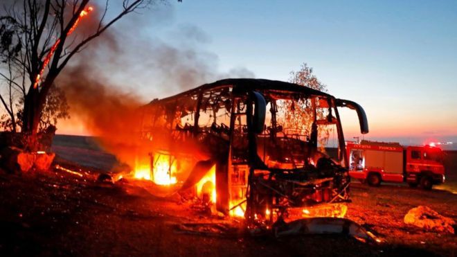 Máy bay Israel ồ ạt tấn công Hamas, xe tăng áp sát biên giới Gaza - Chờ lệnh khai hỏa - Ảnh 1.