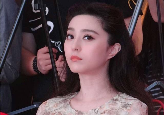 Sau thời gian im hơi lặng tiếng, Phạm Băng Băng dần quay trở lại showbiz bằng hình ảnh quảng cáo nhí nhảnh - Ảnh 1.