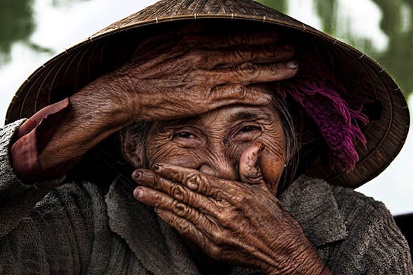 Tờ báo kinh tế hàng đầu thế giới bày tỏ lo ngại Việt Nam chưa giàu đã già - Ảnh 2.