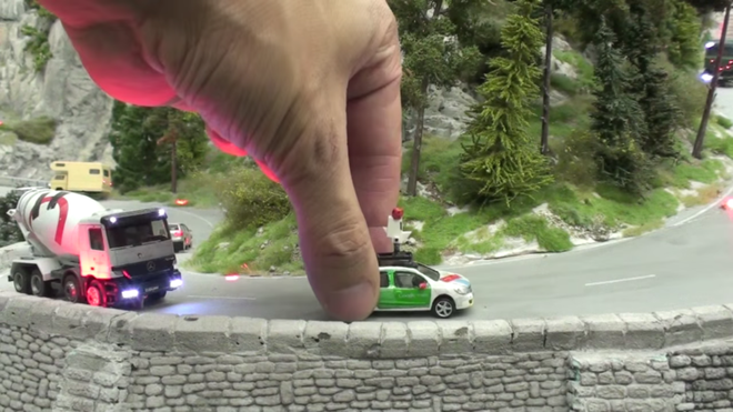 Google chế tạo xe Street View thu nhỏ, giúp chúng ta tham quan bên trong mô hình lớn nhất thế giới - Ảnh 6.