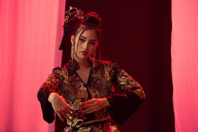Tưởng chừng sẽ flop khi hát Lạc trôi, Tiểu Vy xuất sắc lọt vào vòng 2 phần thi tài năng Miss World 2018 - Ảnh 2.
