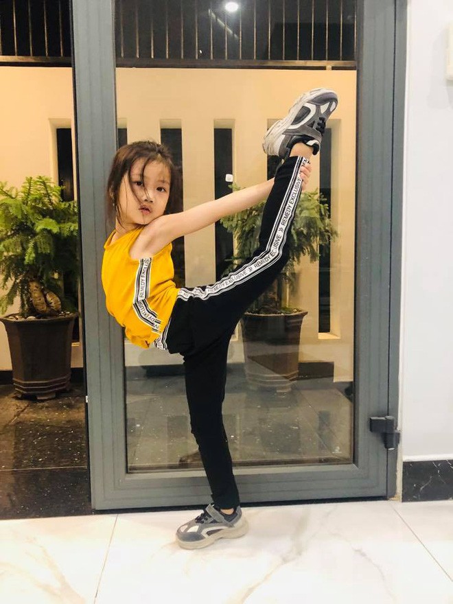 Mới lên 5 tuổi, con gái Ốc Thanh Vân đã khiến dân tình thích thú khi trổ tài uốn dẻo như vũ công chuyên nghiệp - Ảnh 4.