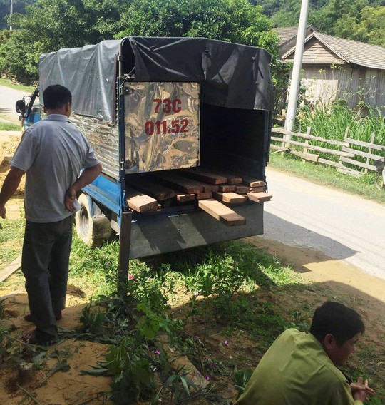 Nổ súng chỉ thiên bắt lâm tặc, 3 kiểm lâm bị vây đánh trọng thương - Ảnh 1.