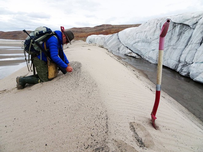 Phát hiện hố thiên thạch rộng 31 km tại Greenland, tạo thành bởi một cục sắt nặng 10 tỉ tấn từ trên trời rơi xuống - Ảnh 1.