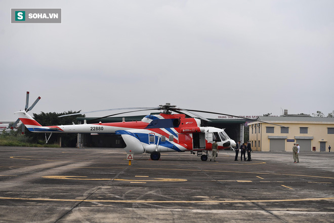 [ẢNH] Cận cảnh 2 mẫu trực thăng hiện đại bậc nhất của Nga tại sân bay Gia Lâm - Ảnh 1.