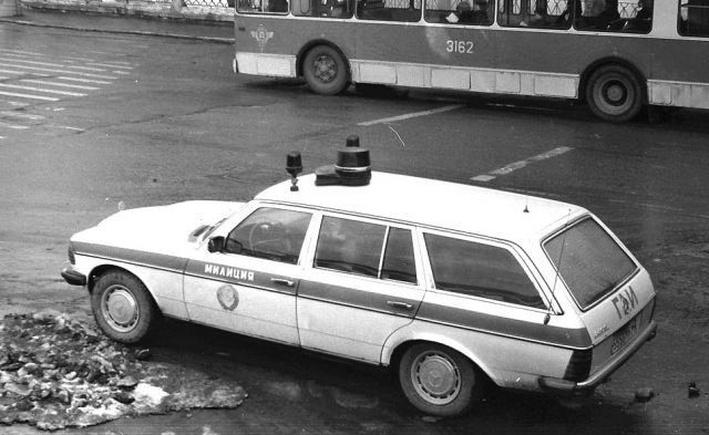 Tại sao cảnh sát Liên Xô được cấp xe Porsche, Mercedes, BMW để làm nhiệm vụ? - Ảnh 11.