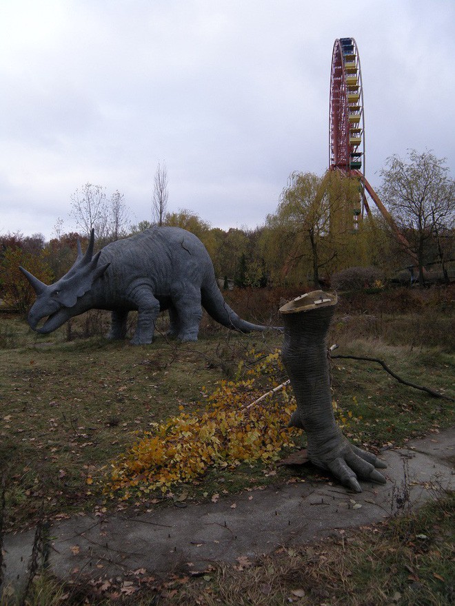 Spreepark: Từng là công viên giải trí hàng đầu nước Đức, lụi bại sau khi rơi vào tay trùm thuốc phiện rồi bị bỏ hoang suốt 16 năm qua - Ảnh 13.