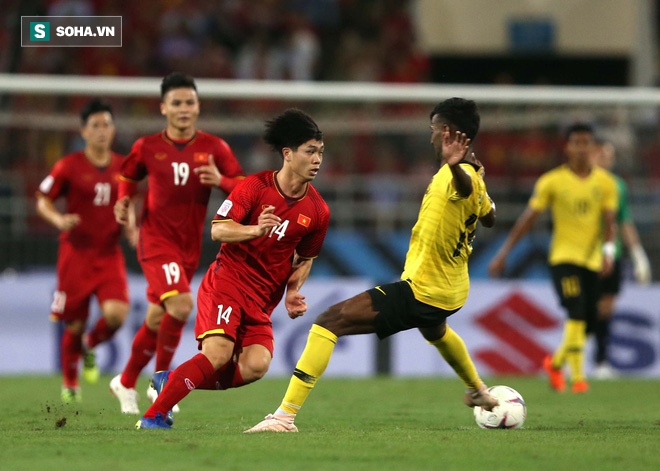 Bố mẹ Công Phượng hét khàn tiếng khi con trai ghi bàn cho ĐT Việt Nam trước Malaysia - Ảnh 2.
