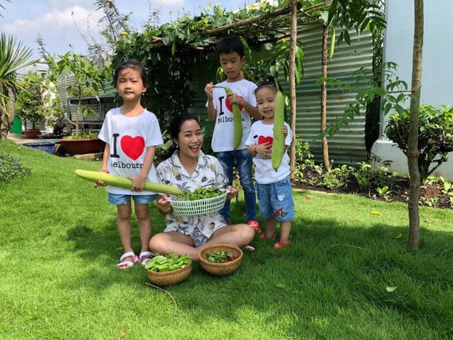 Vườn rau xanh tươi mơn mởn trong biệt thự tiền tỷ do chồng Ốc Thanh Vân trồng tặng 4 mẹ con - Ảnh 2.