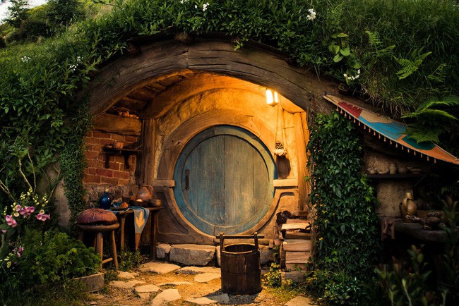 Ngôi làng độc đáo khi toàn bộ các nhà trong làng được xây dựa trên ý tưởng về ngôi nhà của người lùn Hobbit - Ảnh 4.