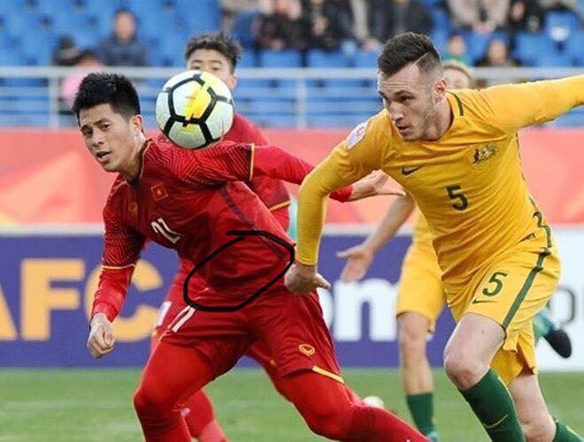 Trung vệ Đình Trọng và phong cách sơ vin độc nhất vô nhị ở AFF Cup 2018 - Ảnh 4.