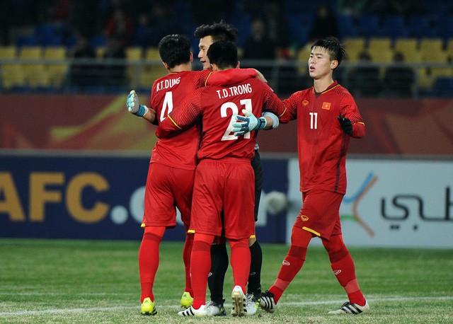 Trung vệ Đình Trọng và phong cách sơ vin độc nhất vô nhị ở AFF Cup 2018 - Ảnh 8.