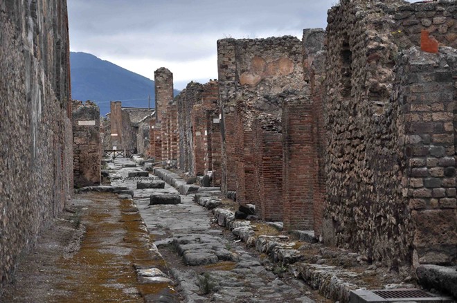 Phát hiện điện thờ La Mã dưới tro núi lửa 2.000 năm ở Pompeii - Ảnh 2.