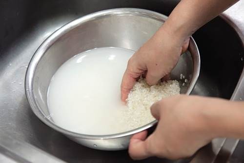 Loại nước dùng ngâm rửa có thể làm sạch, bớt độc tố của thực phẩm: Người Việt thường đổ đi - Ảnh 1.