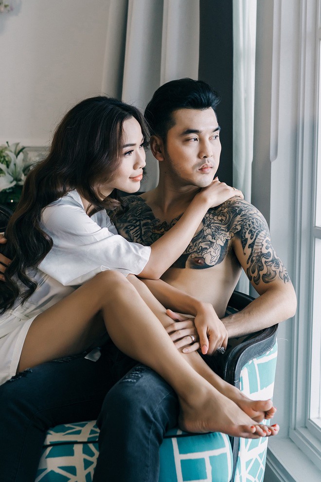 Ưng Hoàng Phúc bán nude, khoe body 6 múi trong bộ ảnh cưới trước ngày trọng đại với bà xã Kim Cương - Ảnh 2.