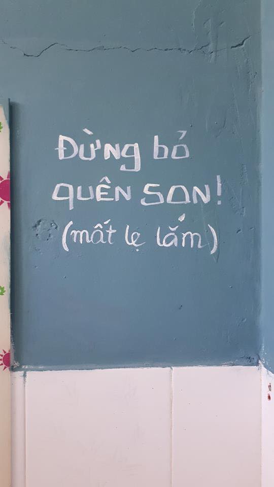 Dòng chữ ghi trên tường toilet khiến người đi vào ôm miệng bước ra - Ảnh 6.