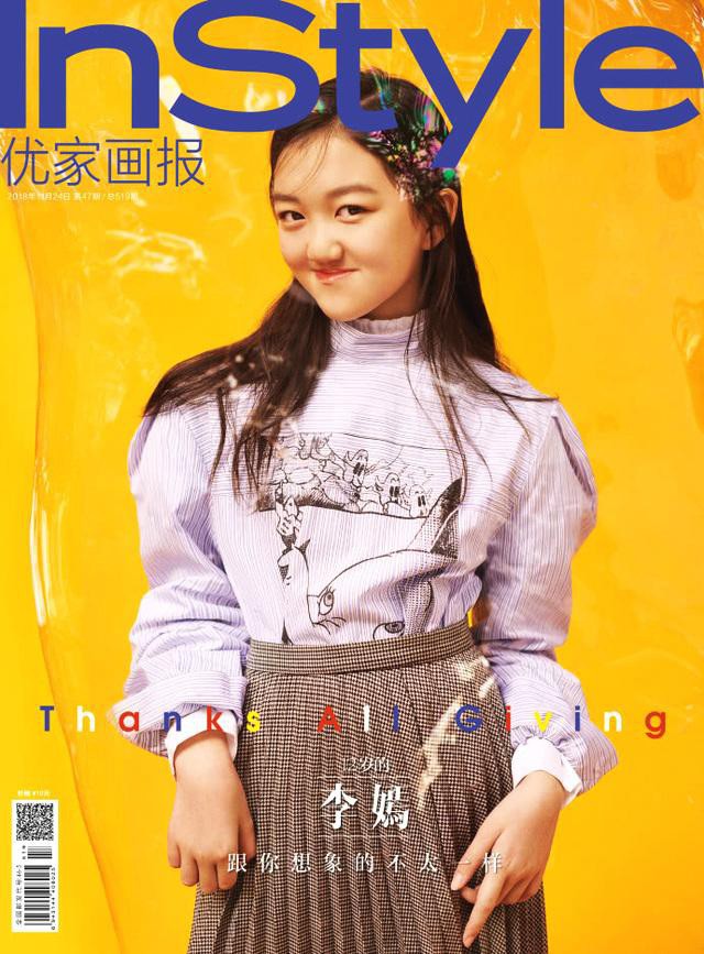 12 tuổi, cô con gái hở hàm ếch của Lý Á Bằng - Vương Phi tự tin xuất hiện trên bìa tạp chí - Ảnh 1.