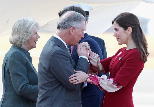 Tiết lộ gây sốc trong bữa tiệc mừng sinh nhật Thái tử Charles, bà Camilla đã nổi cơn ghen với người phụ nữ này - Ảnh 1.