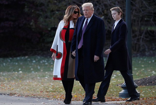 Gia đình Tổng thống Trump gây sốt khi xuất hiện cùng nhau nhưng soái ca đẹp trai lạnh lùng này mới là tâm điểm - Ảnh 3.