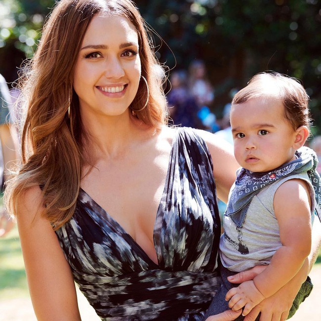 Nổi tiếng và giàu có như Jessica Alba mà vẫn dạy con nghiêm khắc thế này, bảo sao con không ngoan ngoãn, tự lập - Ảnh 1.