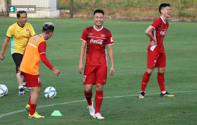 Gạt nỗi buồn AFF Cup 2018, tân binh ĐT Việt Nam bén duyên với cựu vương V.League - Ảnh 1.