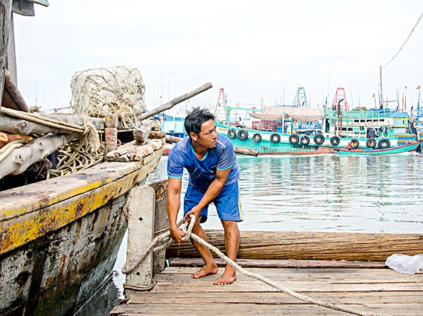 Bão số 9: Dấu hiệu bất thường” ở đảo Phú Quý, hàng nghìn người dân Nha Trang rời làng - Ảnh 4.