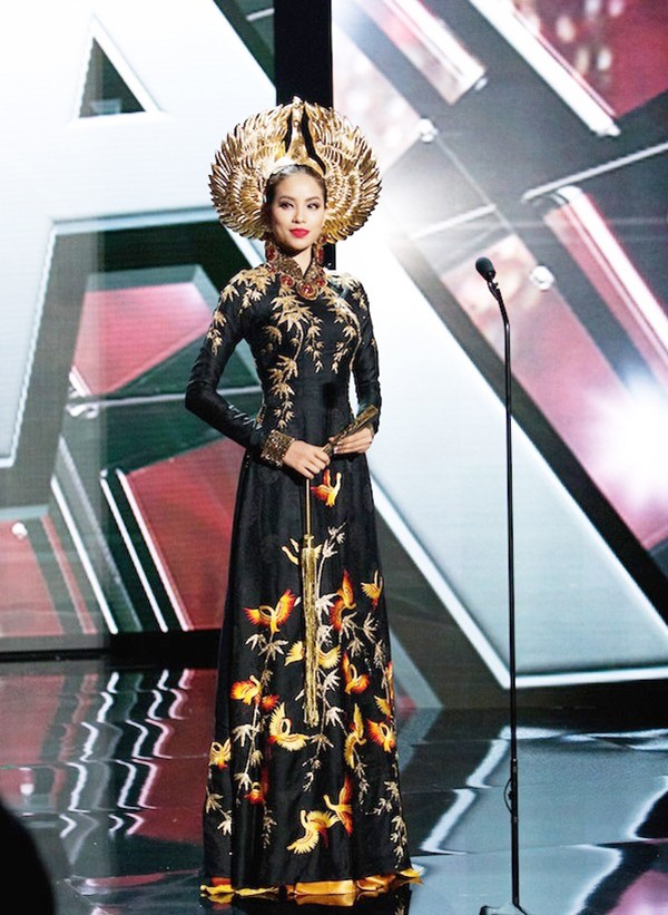 Trang phục “bánh mì” của HHen Niê gây tranh cãi, các mỹ nhân Việt trước đó mặc thế nào tại Miss Universe? - Ảnh 13.