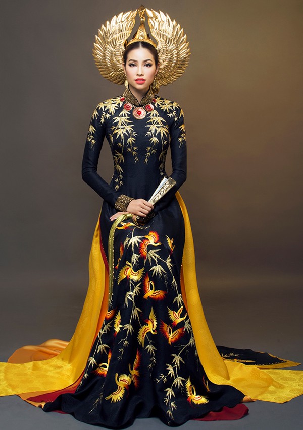 Trang phục “bánh mì” của HHen Niê gây tranh cãi, các mỹ nhân Việt trước đó mặc thế nào tại Miss Universe? - Ảnh 14.