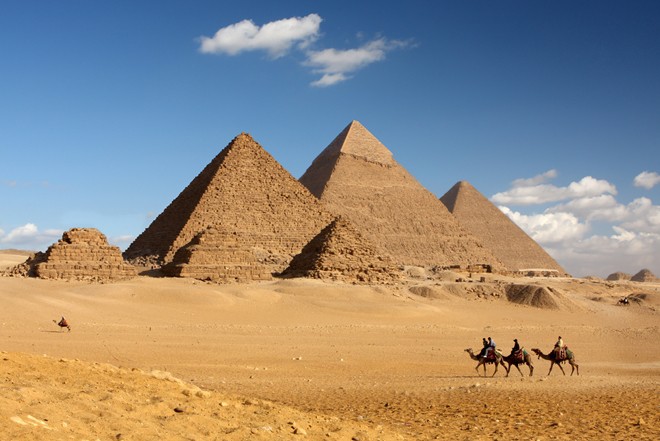 Giấy cổ papyrus hé lộ bí mật về việc xây dựng kim tự tháp - Ảnh 1.