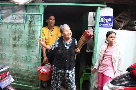 Bà Rịa - Vũng Tàu gõ cửa nhà dân vận động đến nơi an toàn - Ảnh 1.