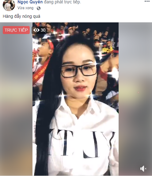 Bạn gái nóng bỏng hỏa tốc ra Hà Nội cổ vũ vua dội bom ĐTVN đấu Campuchia - Ảnh 2.