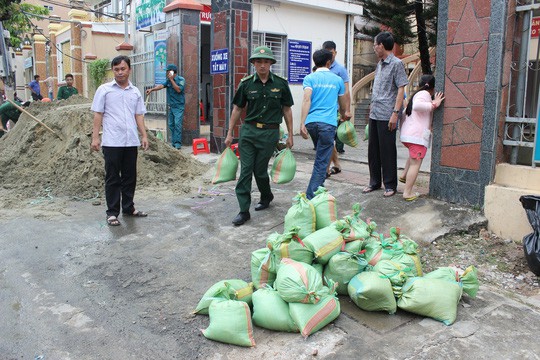 Bà Rịa - Vũng Tàu gõ cửa nhà dân vận động đến nơi an toàn - Ảnh 3.