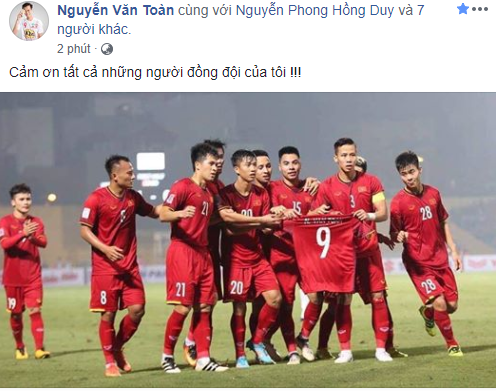 Sao tuyển Việt Nam thi nhau an ủi Văn Toàn - Ảnh 1.