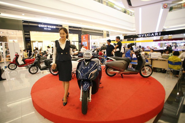 Sau màn ra mắt ấn tượng tại Hà Nội, VinFast tiếp tục thu hút hàng nghìn người dân tới tham quan và đặt mua tại Sài Gòn - Ảnh 28.