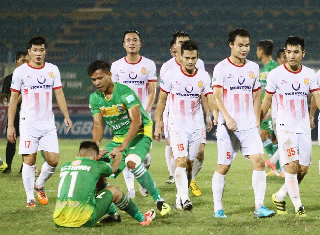Vừa rớt hạng V.League, CLB Việt Nam tiếp tục lún sâu vào lùm xùm người đi, người ở - Ảnh 1.