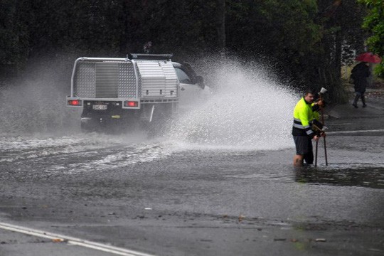 Úc: Mưa 1 giờ bằng cả tháng, đường phố Sydney biến thành sông - Ảnh 3.