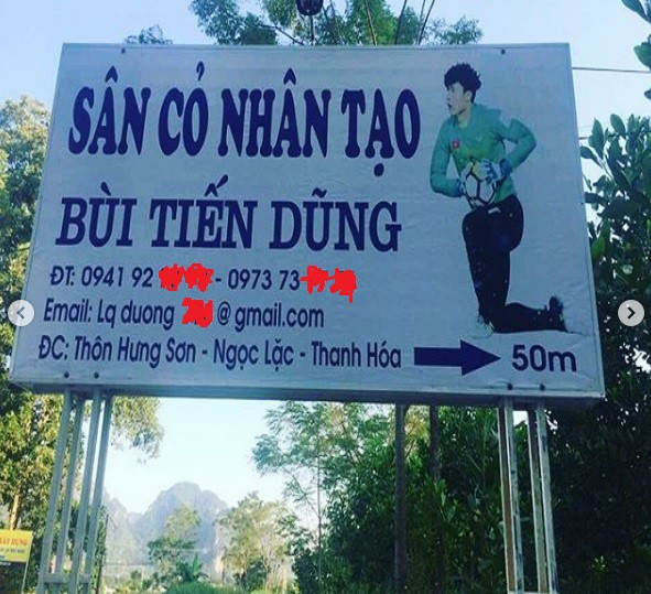 Anh em Tiến Dũng - Tiến Dụng xây sân cỏ nhân tạo phục vụ người dân quê nhà - Ảnh 2.