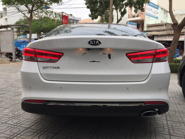 Kia Optima giảm giá gần 40 triệu đồng tại đại lý: Cạnh tranh Toyota Camry bằng giá hạng C - Ảnh 2.