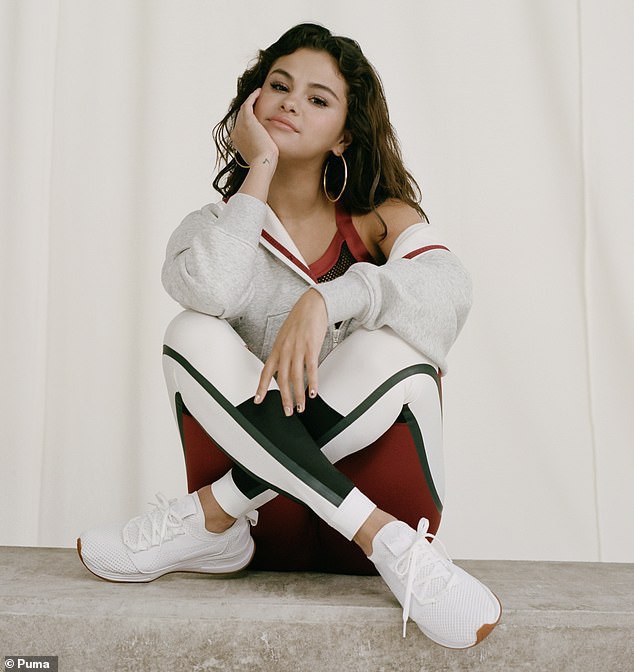 Selena Gomez tái xuất đầy xinh đẹp trong bộ ảnh mới sau khi rời bệnh viện tâm thần - Ảnh 4.