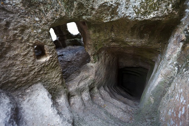 Eski Kermen - thị trấn trong động đá vôi kỳ lạ và cổ xưa bậc nhất thế giới - Ảnh 9.