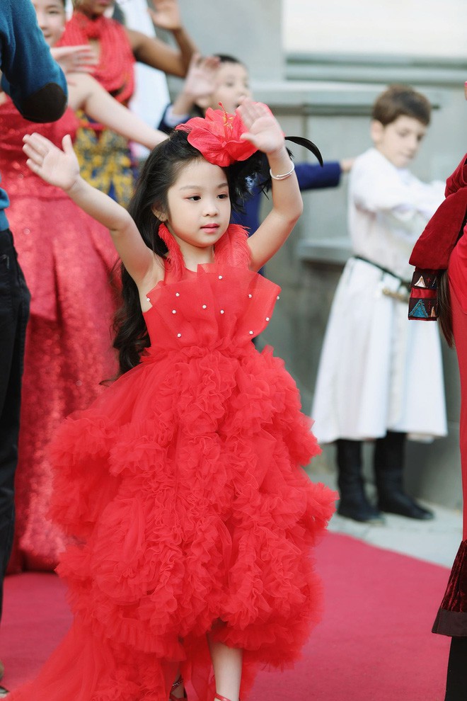 Cô bé Việt Nam 6 tuổi trở thành tân Hoa hậu nhí Á Âu 2018 - Ảnh 8.